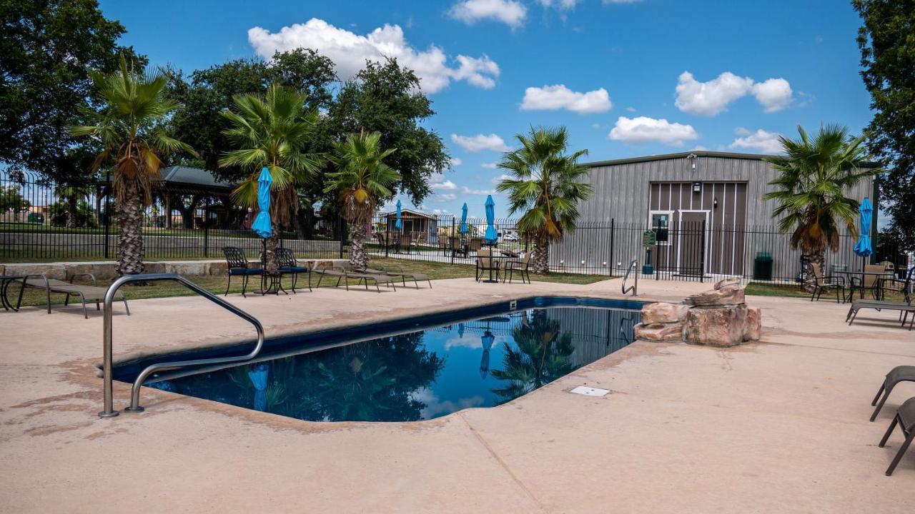 Rivercity Rv Park New Braunfels Buitenkant foto